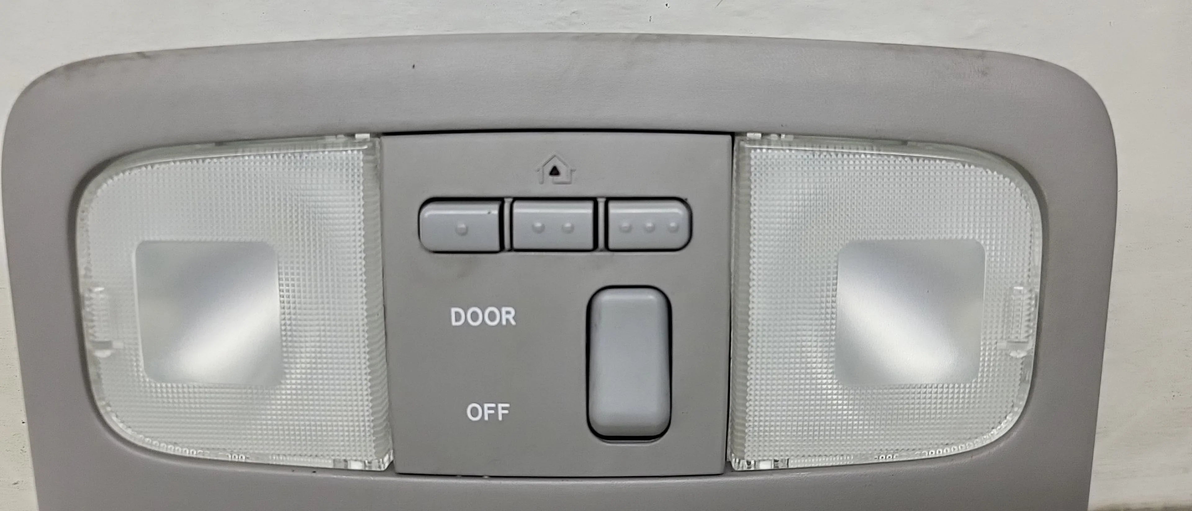 Overhead (Good) Roof Garage 2006 06 with Opener Pre-Owned OEM Highlander Console Door
