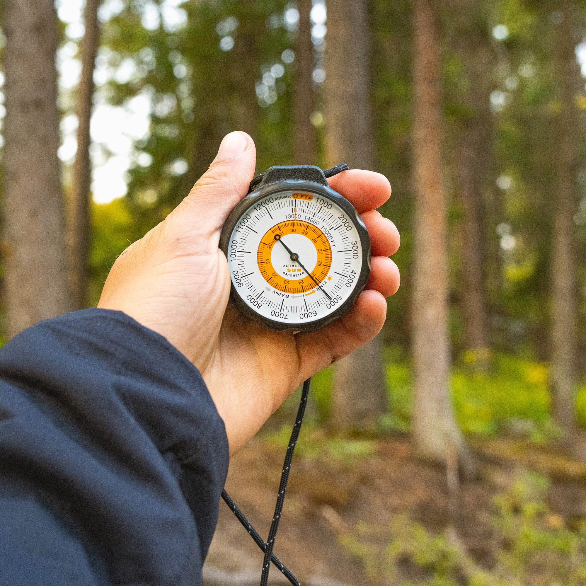 to and Barometer Indicator Company Sun | 0 Case Rugged Reads climate-Trend Feet Aluminum Altimeter Battery-Free Lanyard Ascent | 15,000 Altimeter from - and with Reflective Altitude