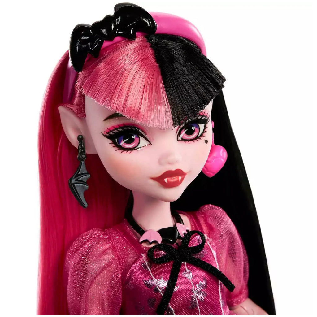 Doll High Monster Stein & Out 3-Pack Clawdeen Day Frankie Draculaura Wolf,