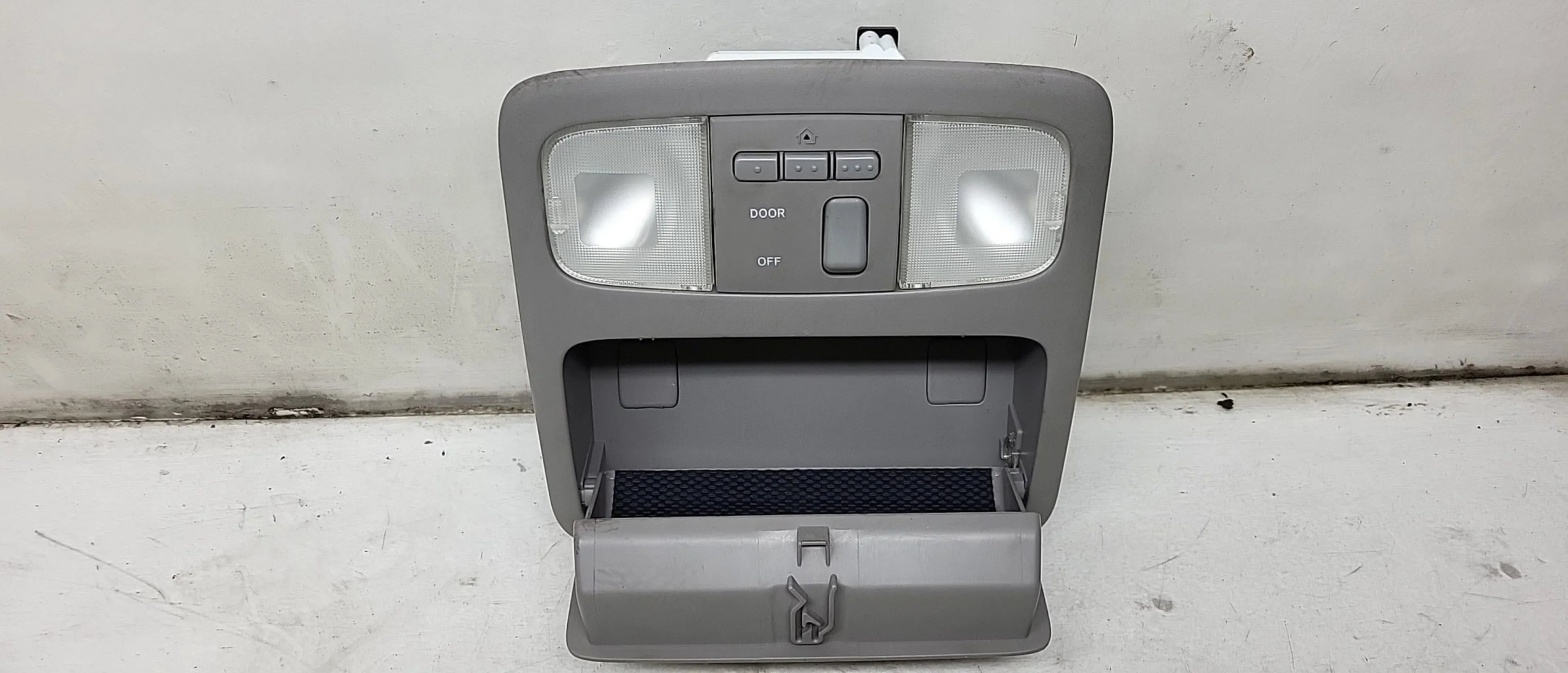 Overhead (Good) Roof Garage 2006 06 with Opener Pre-Owned OEM Highlander Console Door