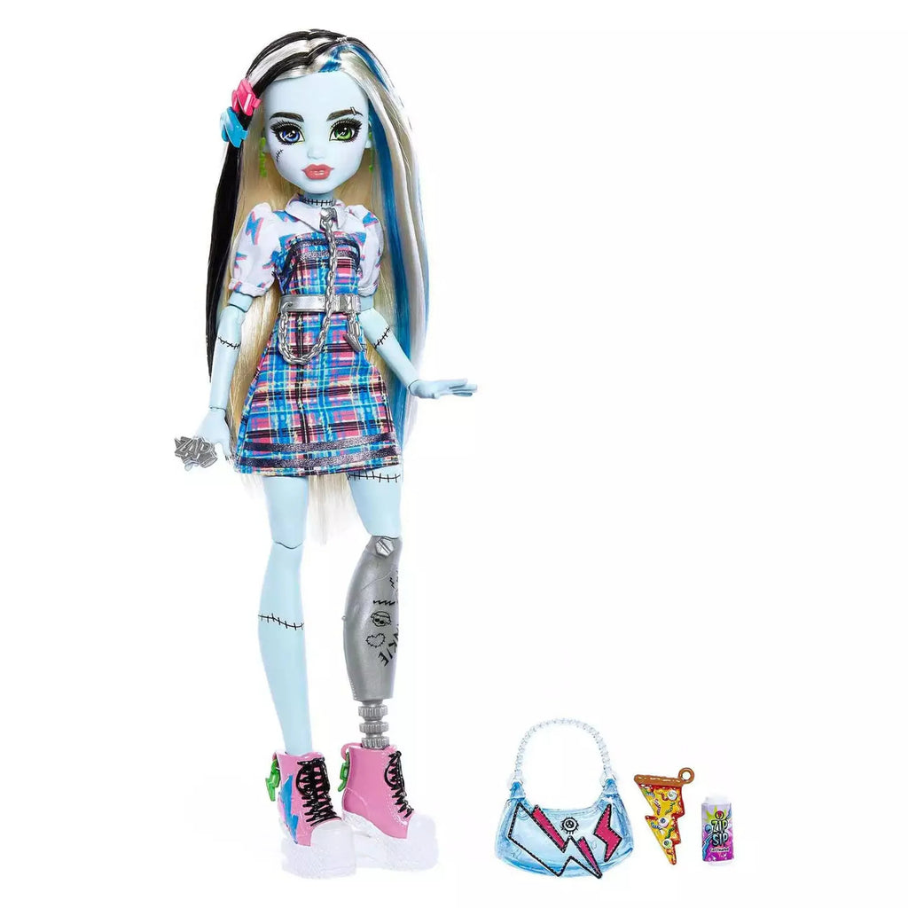 Doll High Monster Stein & Out 3-Pack Clawdeen Day Frankie Draculaura Wolf,