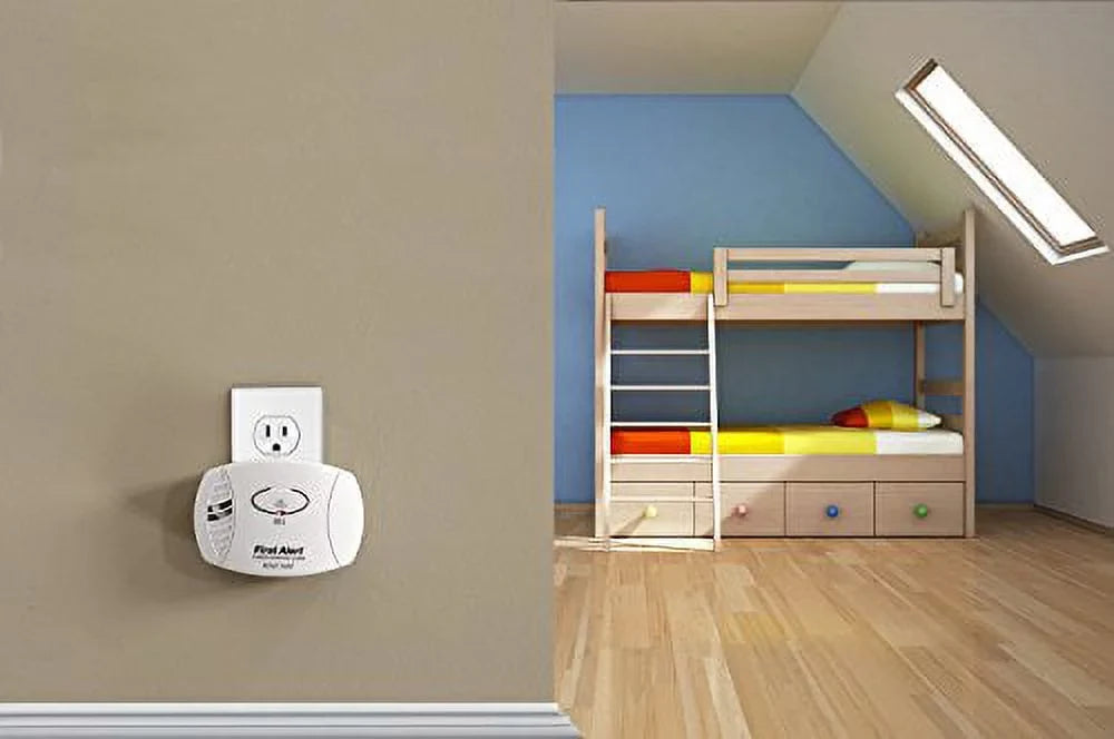 First Monoxide CO605 Carbon Alert Plug-In Detector White with Battery , Backup